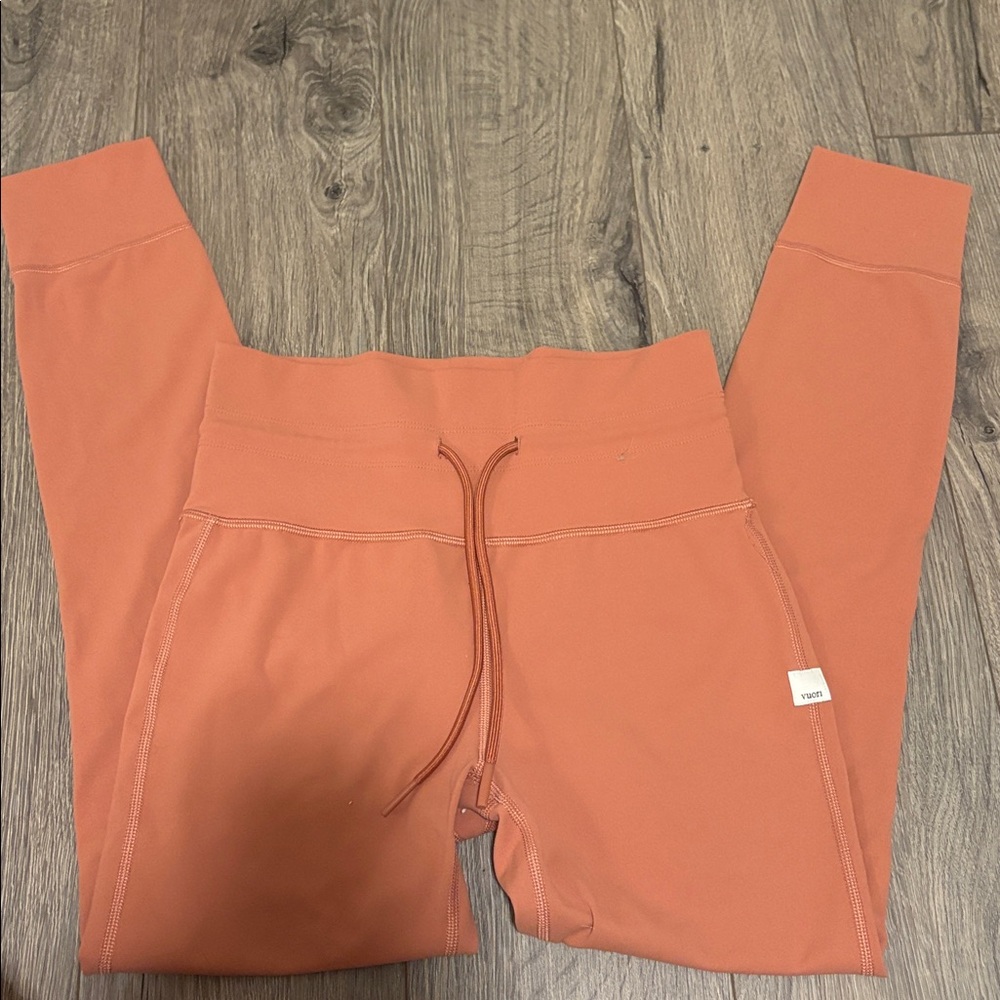 Vuori Terracotta leggings w drawstring . Size small. Worn once, great condition.